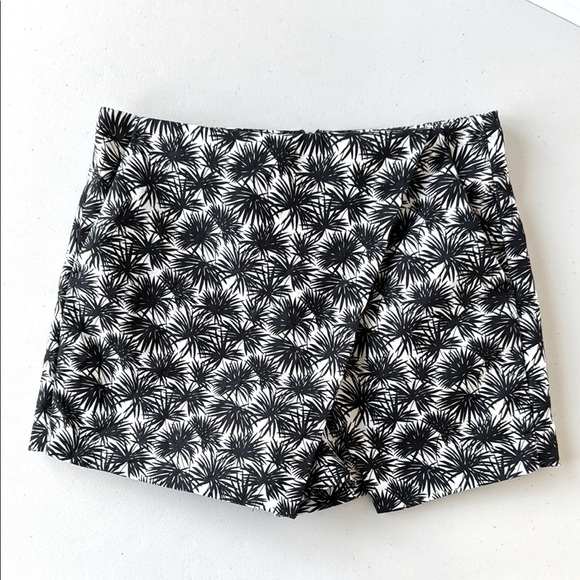MICHAEL Michael Kors Black and White Print Golf Skirt Skort Shorts Stretch Knit - Picture 5 of 16